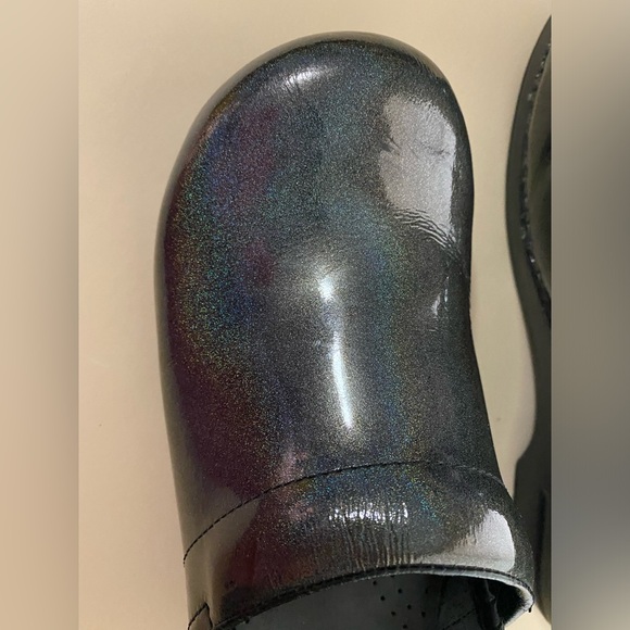 Dansko metallic clogs- like new - Picture 4 of 5